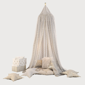 Children's canopy and decor in beige and golden tones