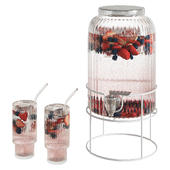 Refreshing lemonade with berries